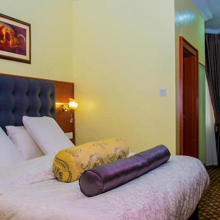 Hotel Esther Court Akure Esterno foto