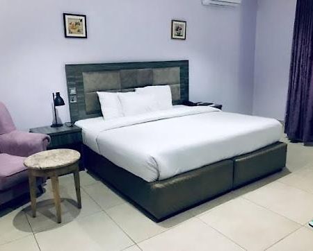 Hotel Esther Court Akure Esterno foto