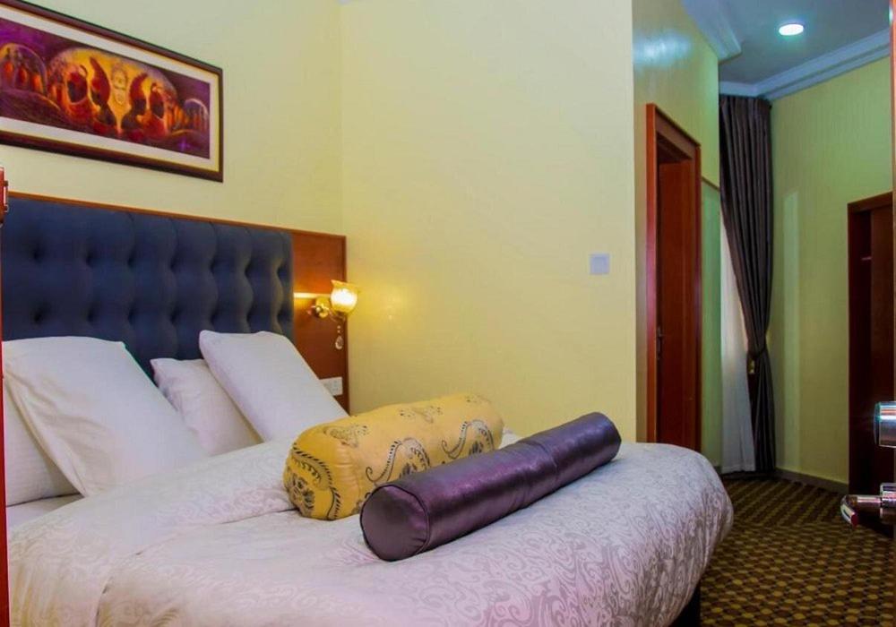 Hotel Esther Court Akure Esterno foto